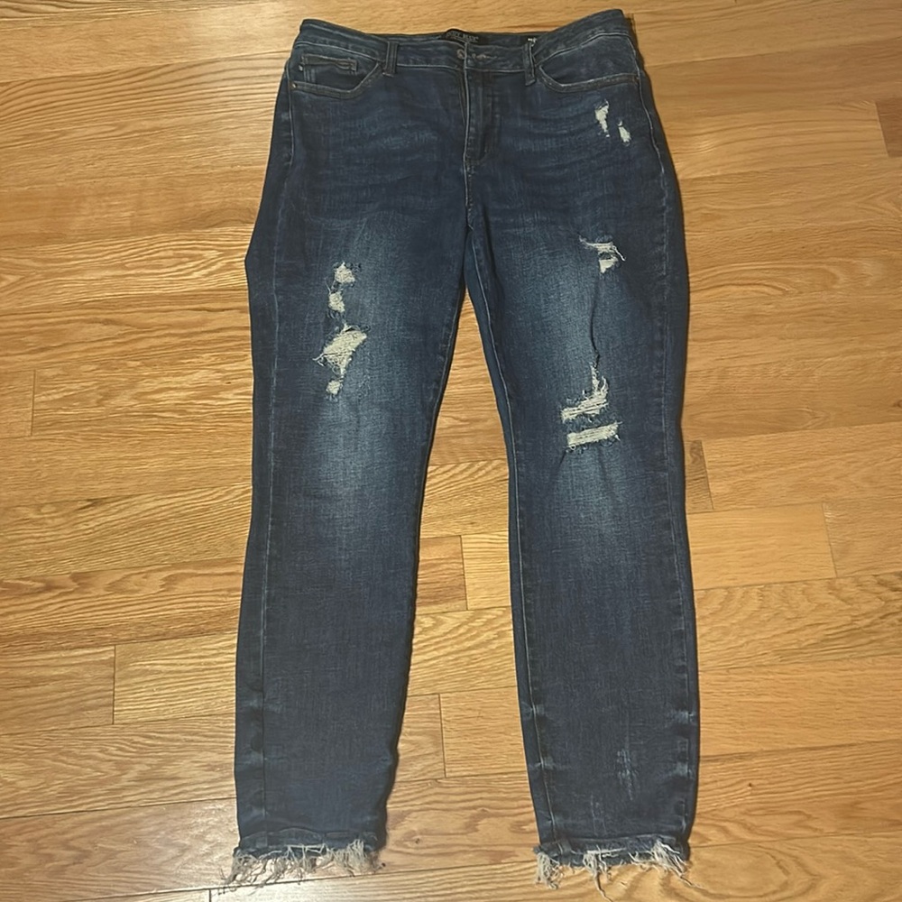 Size 13/31 relaxed Judy Blue. Perfect condition